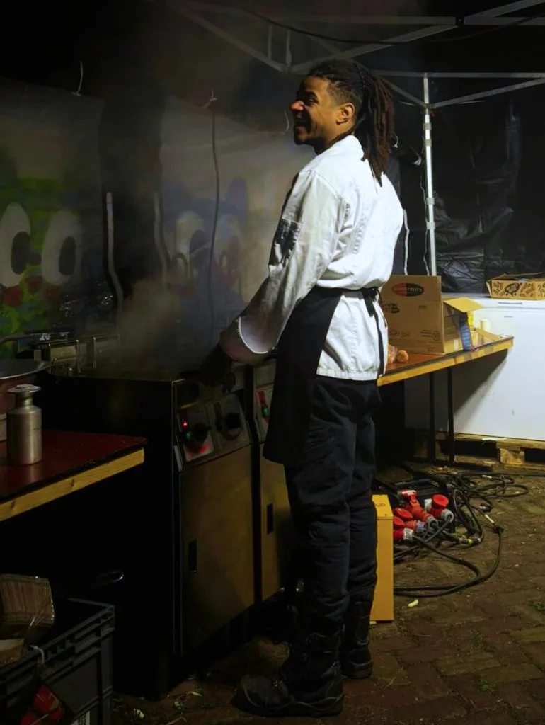 Keuken- en horecacrew aan het werk op locatie