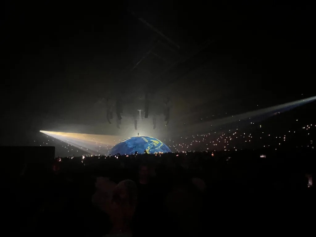 Grootschalige concertproductie op het podium